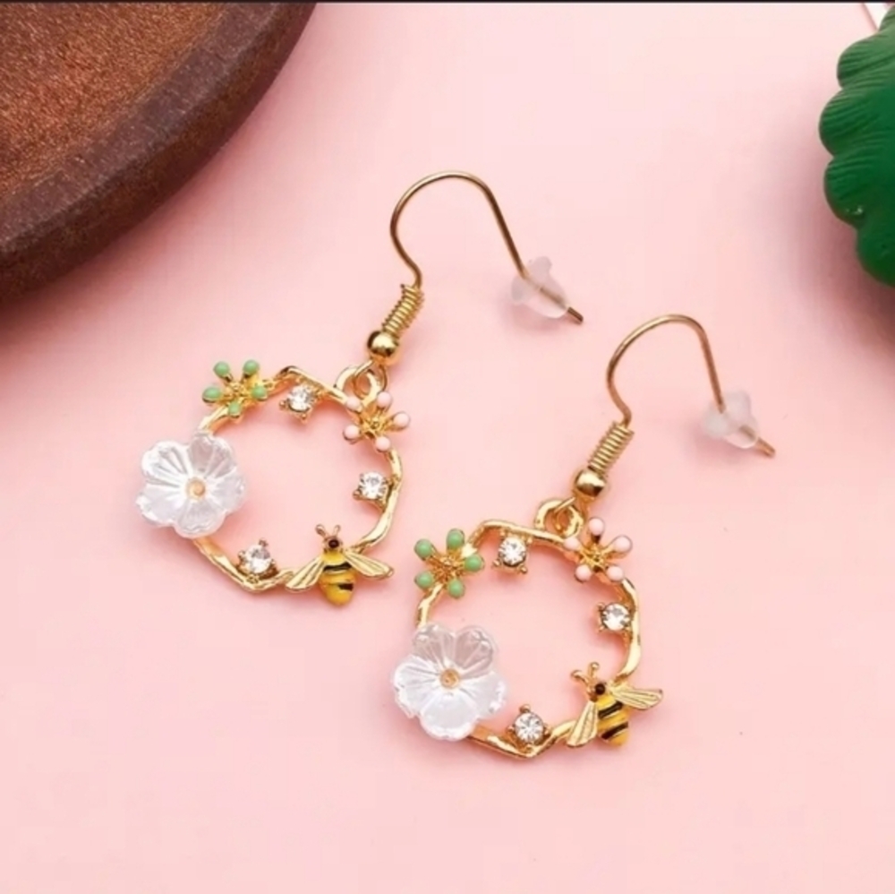 14K Gold Plated Bee Flower Dangle Earrings‎ with Pink Pearl's and Cubic Zirconia